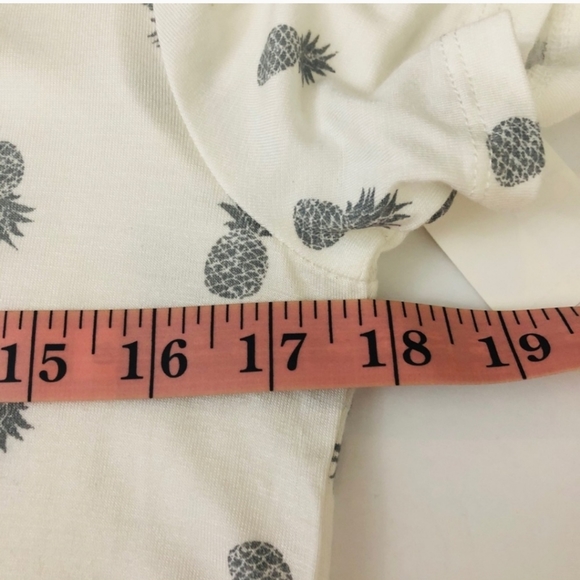 Zoe + Liv White & Gray Pineapple Graphic Tee Size S - Picture 7 of 7